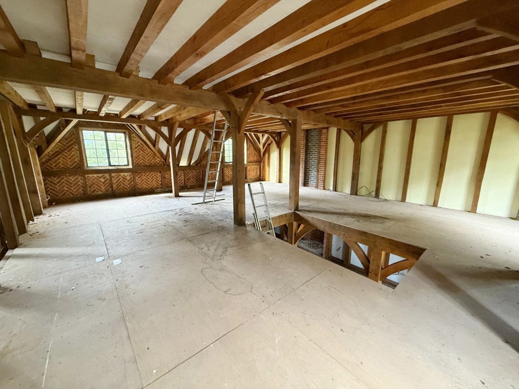 Lot: 15 - TUDOR-STYLE HOUSE IN NEED OF COMPLETION OCCUPYING OVER TWO ACRES - First floor